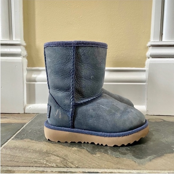 UGG•Size 7•Kids' Classic Water Resistant Genuine Shearling Lined Boot•Navy Blue - Picture 2 of 13